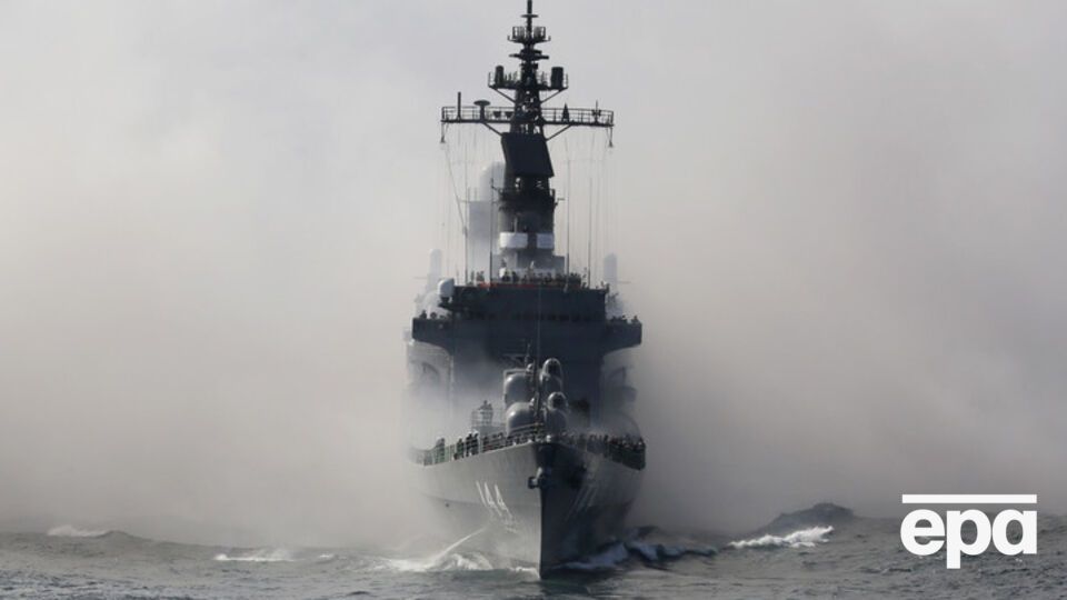 Эсминцы оснащены комплексами вооружения Aegis, а также радарами и зенитными ракетами SM-3