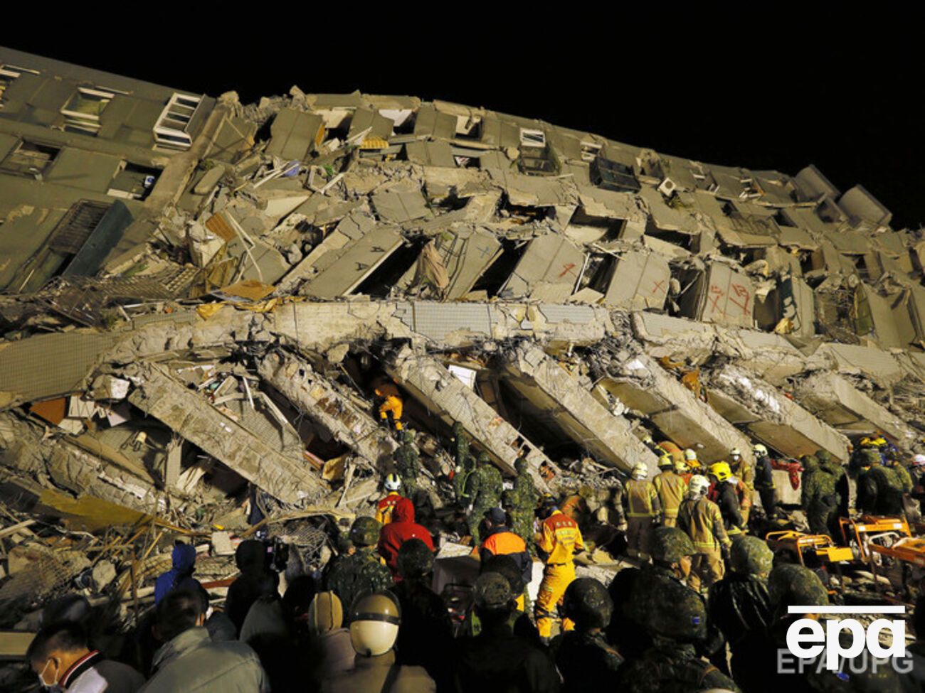 Число жертв землетрясения на Тайване возросло до 18 человек. Фоторепортаж