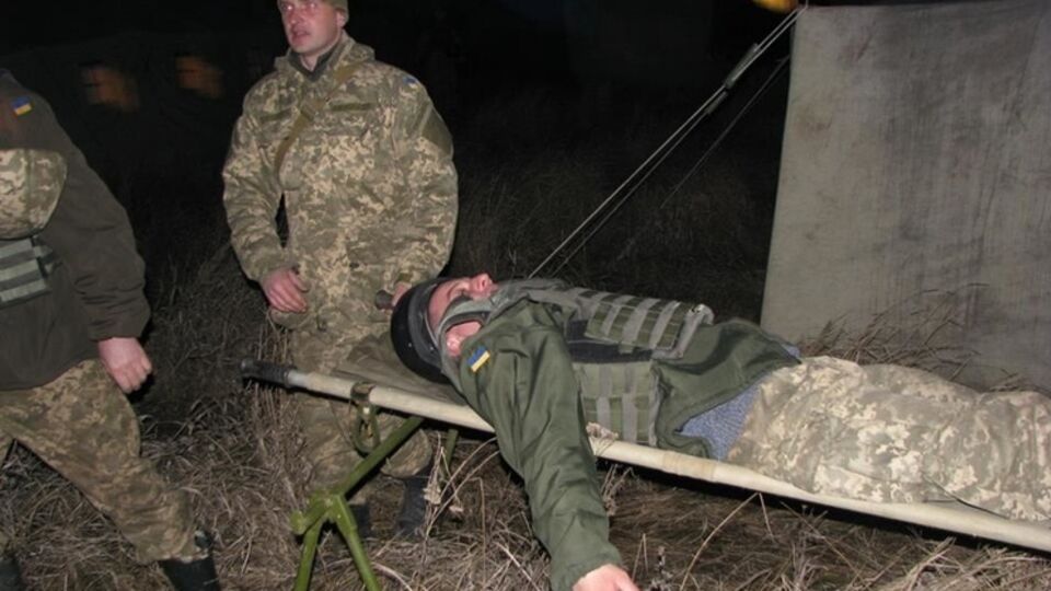 В зоне АТО медики-десантники проводят учения в условиях, максимально приближенных к боевым. Фоторепортаж