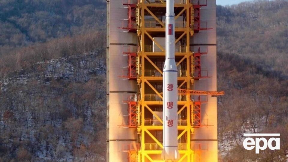 Разведка Южной Кореи подозревает Россию в поставке деталей для ракеты КНДР