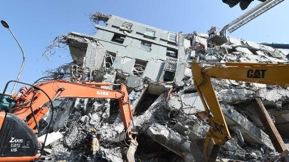 На пострадавшем от землетрясения Тайване продолжаются спасательные работы