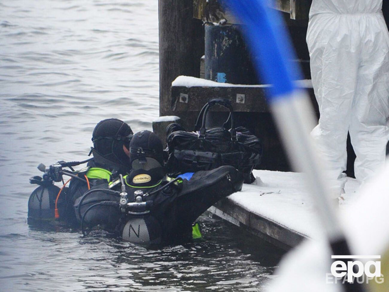 В Тихом океане водолазы обнаружили тела двух погибших людей и обломки легкомоторных самолетов