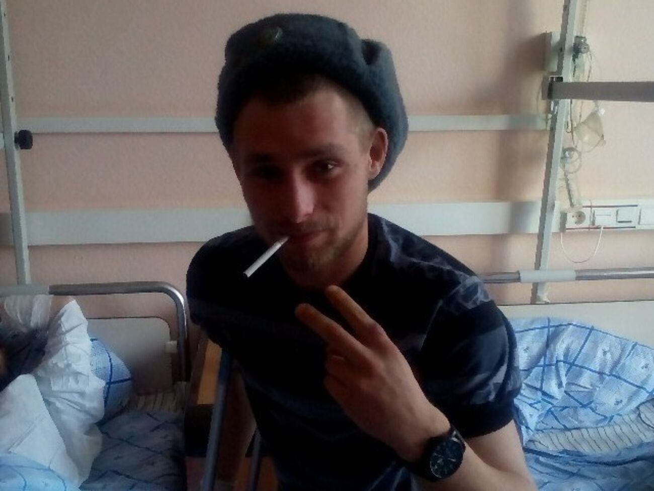 Раненого Евгения Усова из шестой танковой бригады ВС РФ посетил в госпитале и вручил награду лично министр обороны Сергей Шойгу