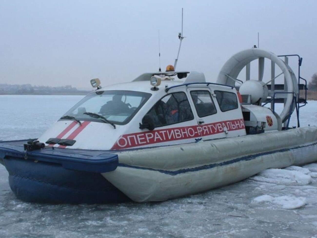 Рыбаков эвакуировали с помощью катеров на воздушной подушке