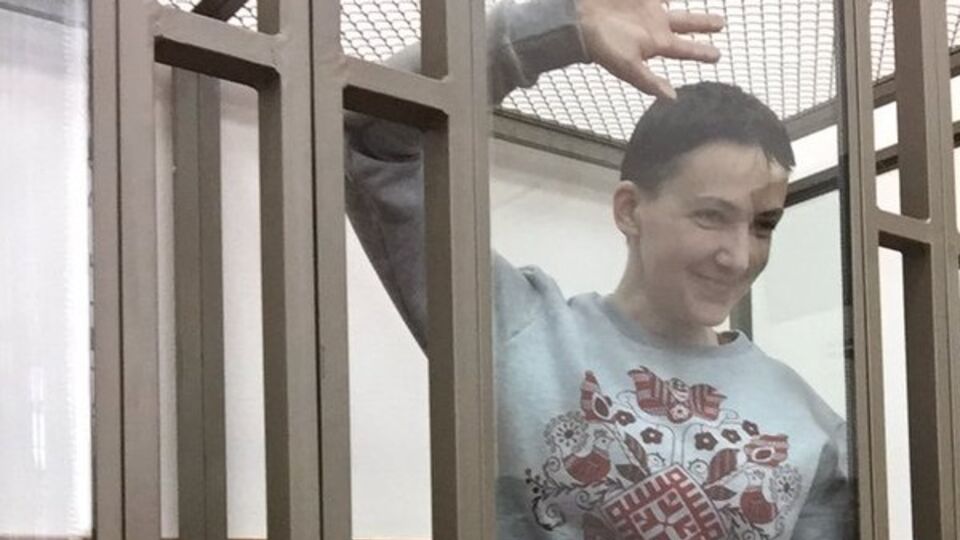 В начале допроса судья предоставил возможность Савченко задать вопросы Маньшину