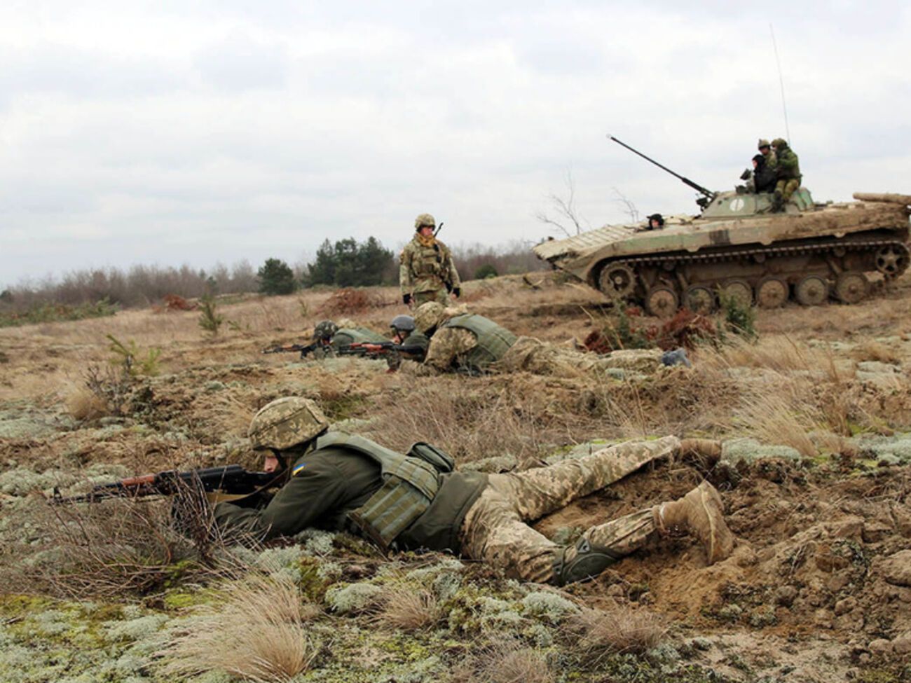 Обучение проходит в полной экипировке с боевой стрельбой