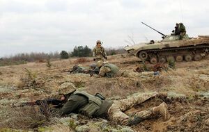 Обучение проходит в полной экипировке с боевой стрельбой