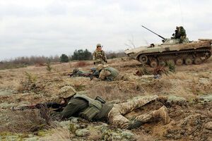 Обучение проходит в полной экипировке с боевой стрельбой