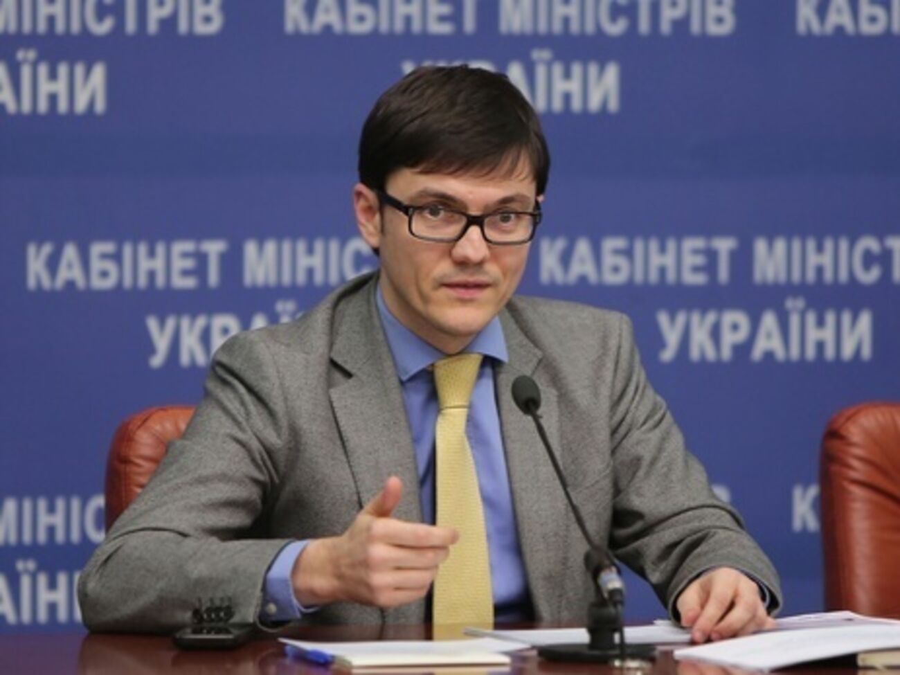 Пивоварский отметил, что у служащих министерства должен быть также соцпакет