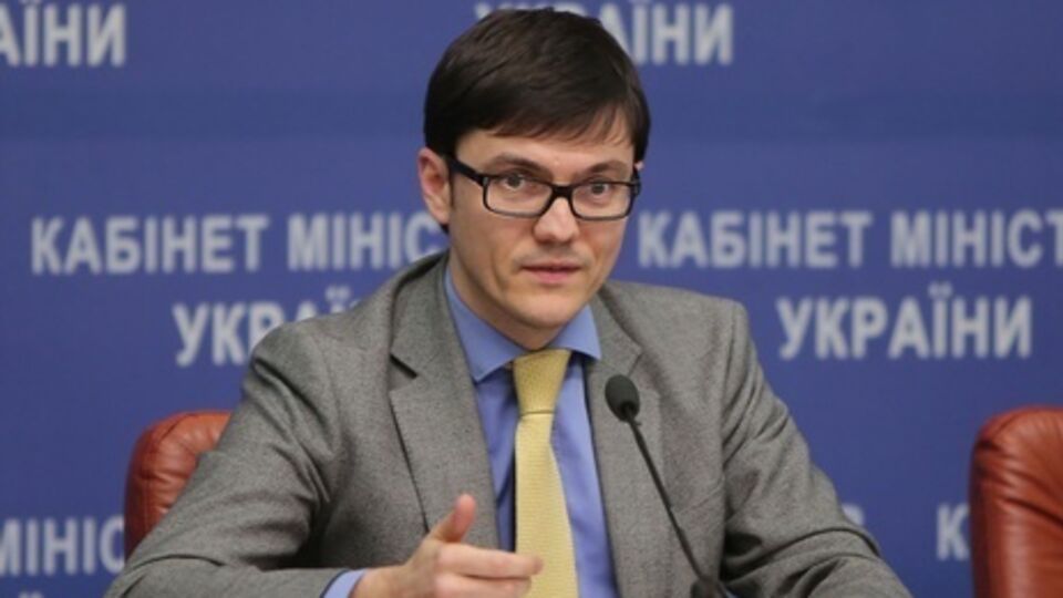 Пивоварский отметил, что у служащих министерства должен быть также соцпакет