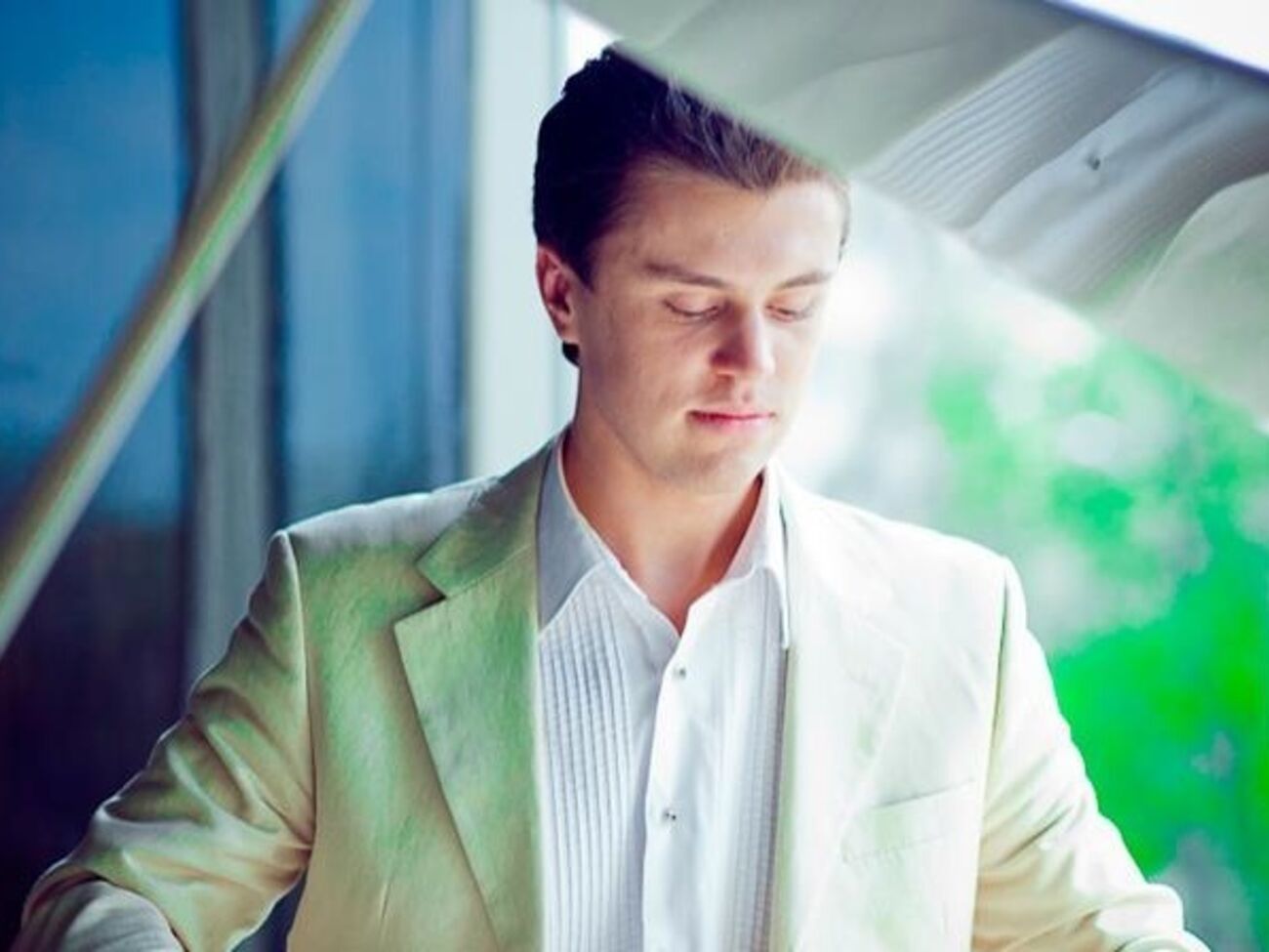 Хмара сыграл на пианино, находящемся в свободном доступе для желающих сыграть на нем