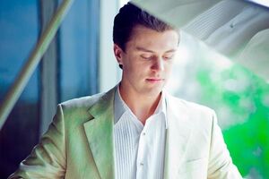 Хмара сыграл на пианино, находящемся в свободном доступе для желающих сыграть на нем