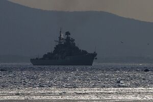 Военные корабли РФ отрабатывают поиск подводных лодок условного противника и мин