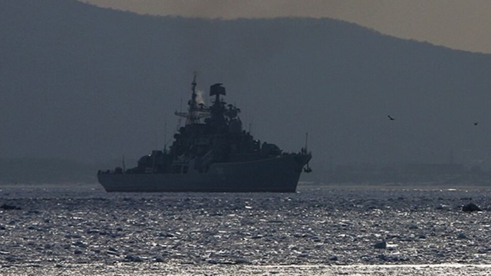 Военные корабли РФ отрабатывают поиск подводных лодок условного противника и мин