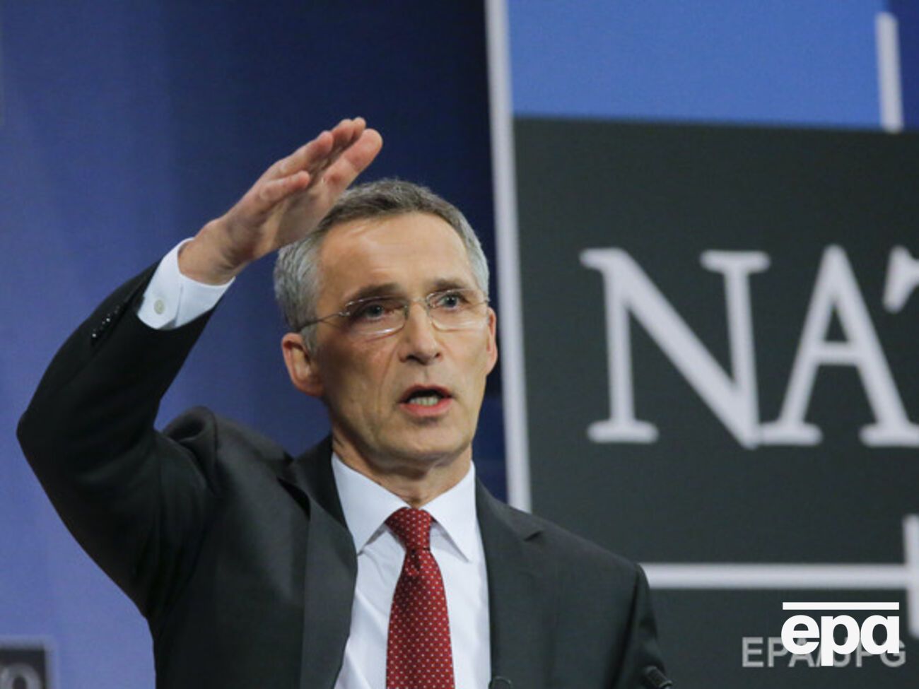 Столтенберг: Бомбардировкам гражданских целей нужно положить конец