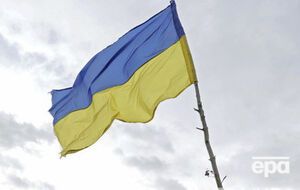 Спецназовец установил украинский флаг на временно оккупированной территории поселка Зайцево