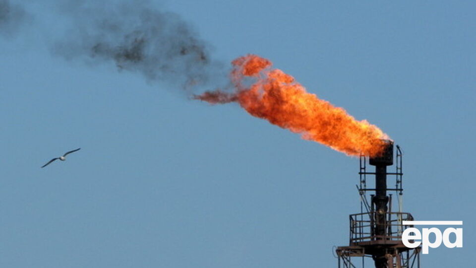 Нефть подешевела на фоне новостей об излишках топлива