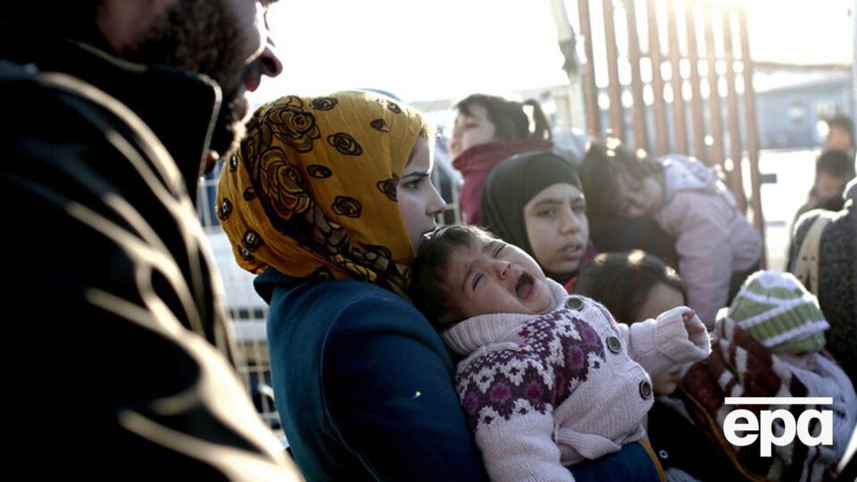 Из-за авиаударов тысячи сирийцев были вынуждены покинуть свои дома