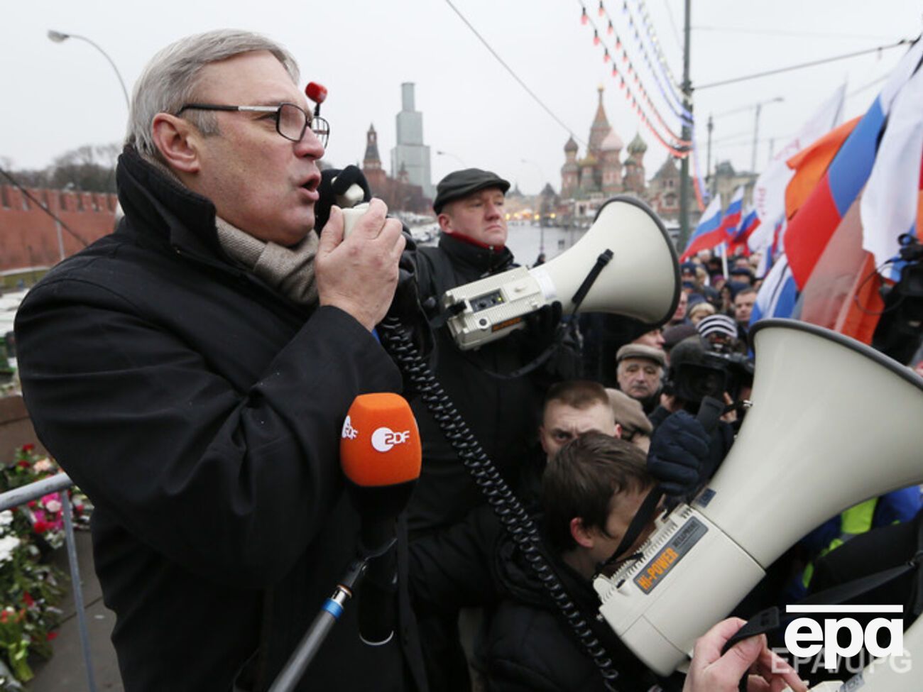 Нападавшие бросили в Касьянова торт