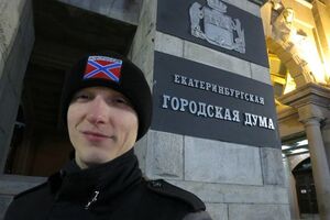 На странице Коптелова в соцсети есть фото в шапке с нашивкой "Новороссия"