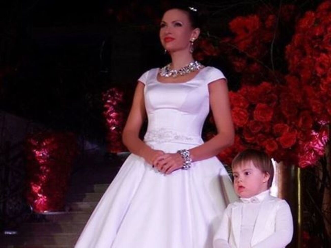 Бледанс: Немного сиськотряса