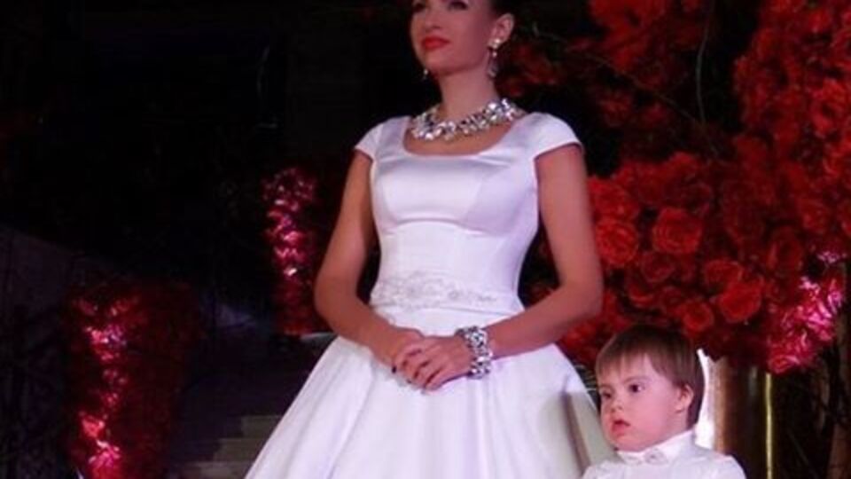 Бледанс: Немного сиськотряса