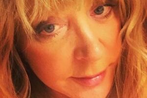 Пугачева вышла на сцену в брюках скинни