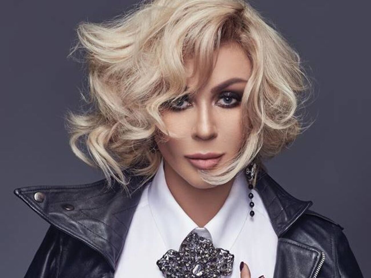 Билык:&nbsp;Мой любимый Человек! Асланчик! Этой весной я хочу, чтобы все женщины Вселенной чувствовали то, что чувствую я, когда ты смотришь на меня через маленькое окошко фотокамеры!