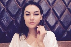 Порноактрису на снимке узнал российский чиновник