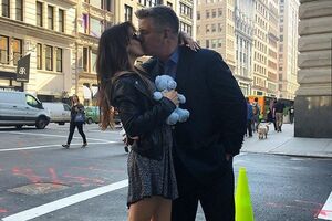 Хилария Болдуин: Айленд, Кармен, Рафаэль, Алек и я рады поделиться с вами новостью --- у нас снова грядет пополнение. Маленький мальчик родится этой осенью