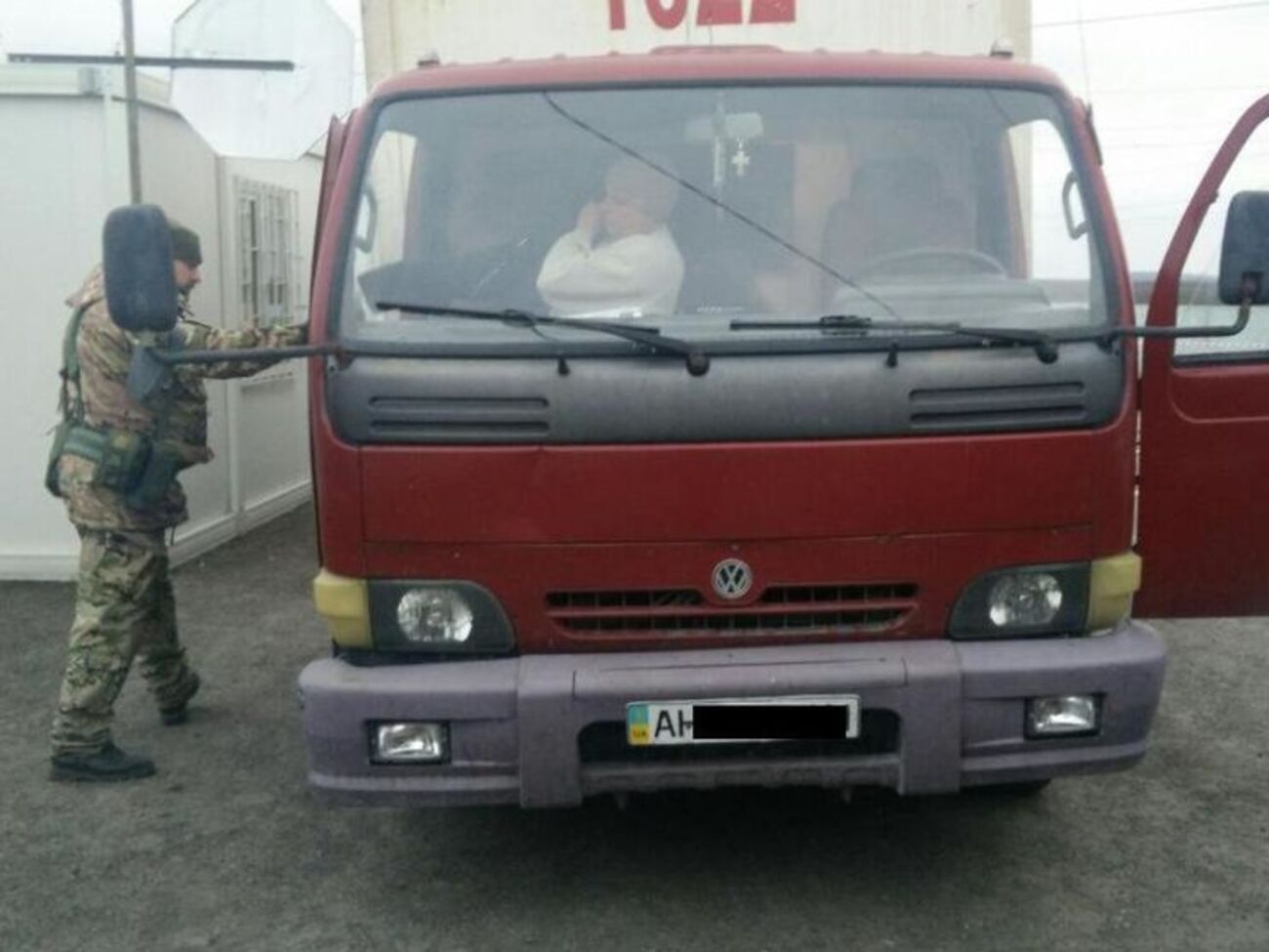 Пограничники задержали на пунктах въезда-выезда с оккупированных территорий водителей, которые пытались провезти контрабанду