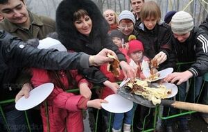 Чиновникам будут напоминать, что нельзя использовать лопаты, вилы и другой сельскохозяйственный инвентарь для угощения людей