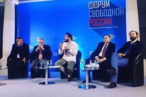 Чичваркин (в центре) уверен, что украинцы больше не проголосуют за Порошенко