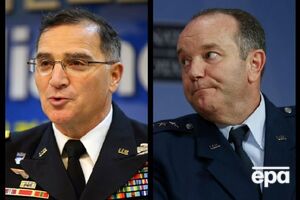 Бридлав (справа) уступит место командующего Скапарротти