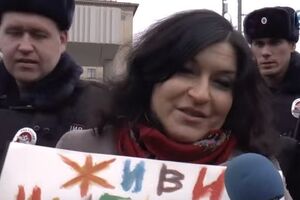 Москвичи вышли 8 марта на Триумфальную площадь, чтобы выразить гражданский протест против незаконного удержания в российской тюрьме гражданки Украины Надежды Савченко