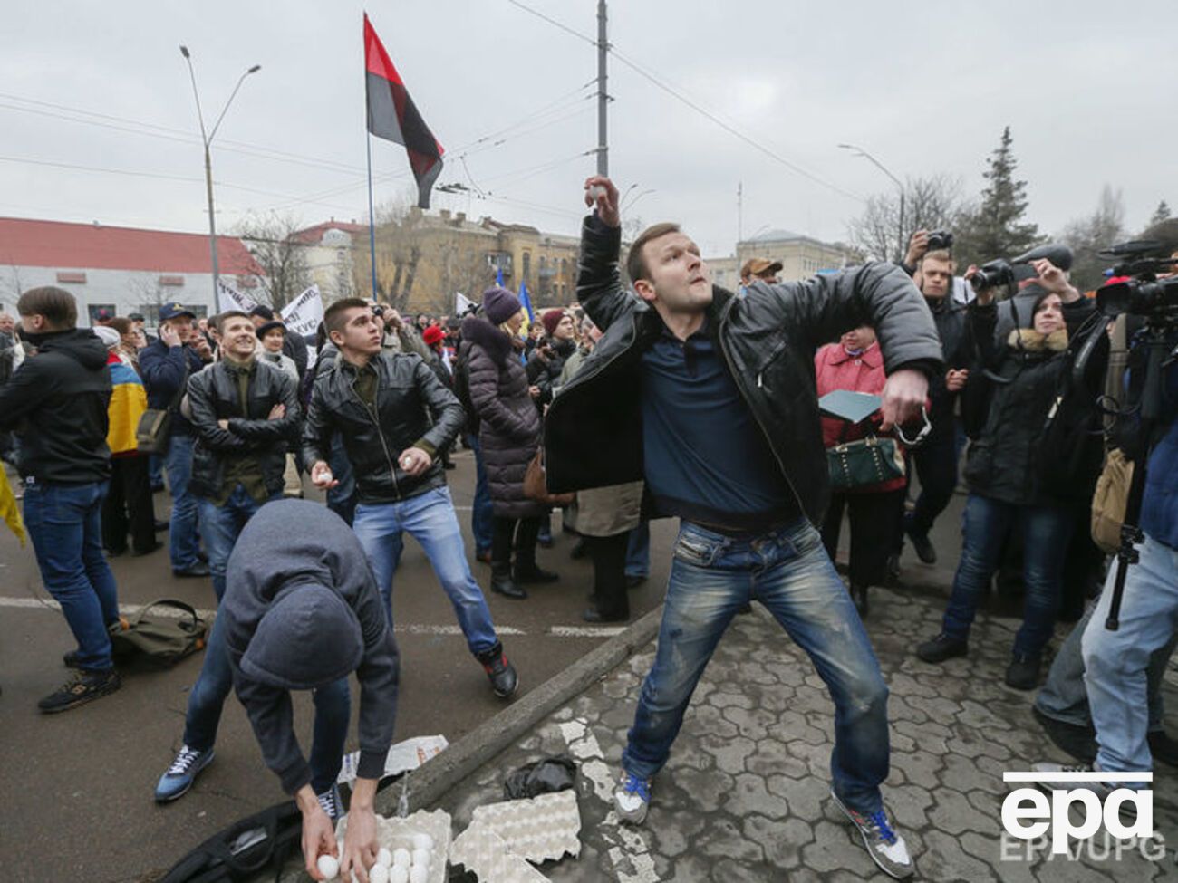 9 марта. Яичная атака на посольство РФ