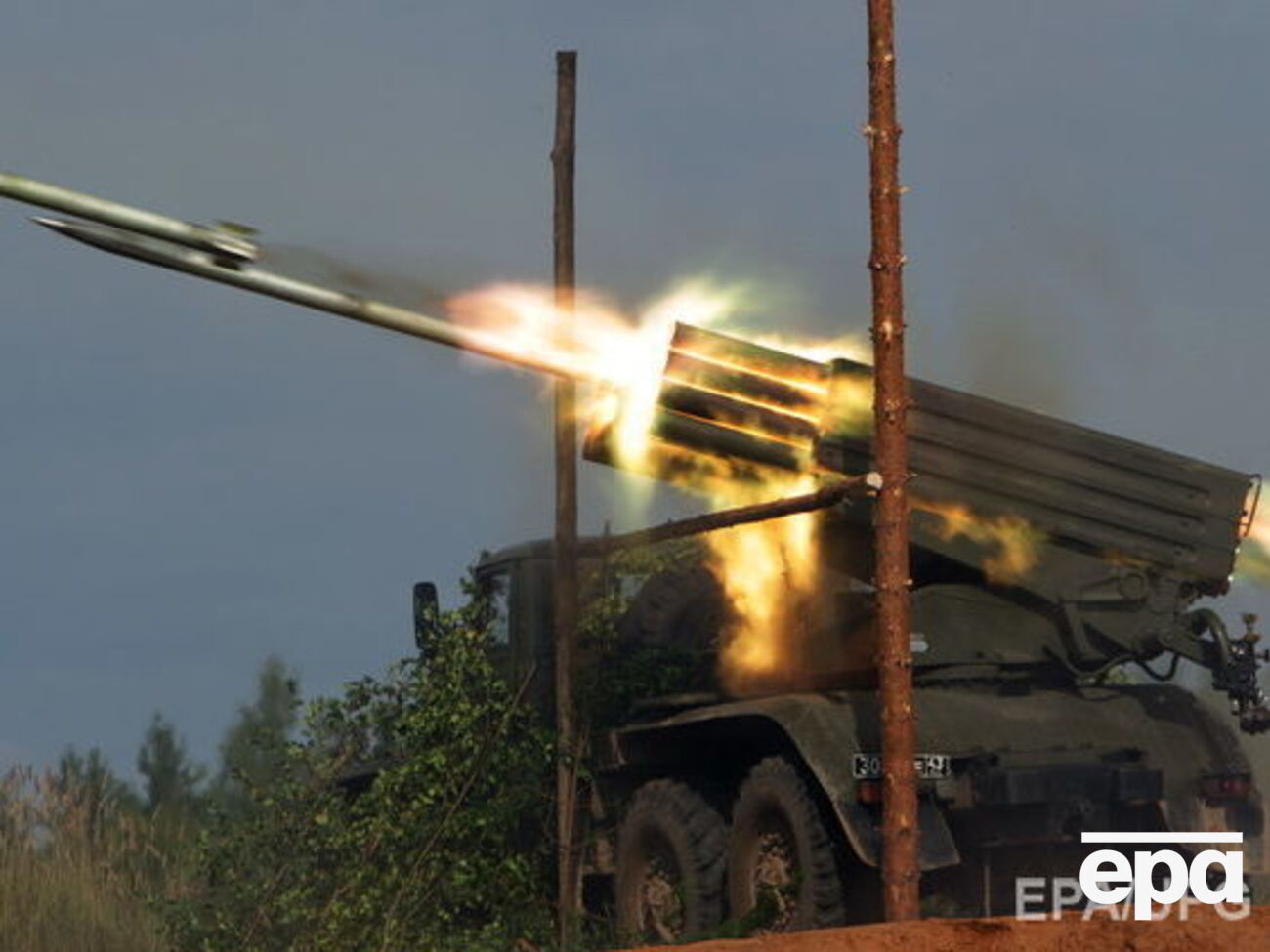В Макеевку прибыли восемь БМП-2, две реактивные установки "Град", два самоходных орудия "Нона"