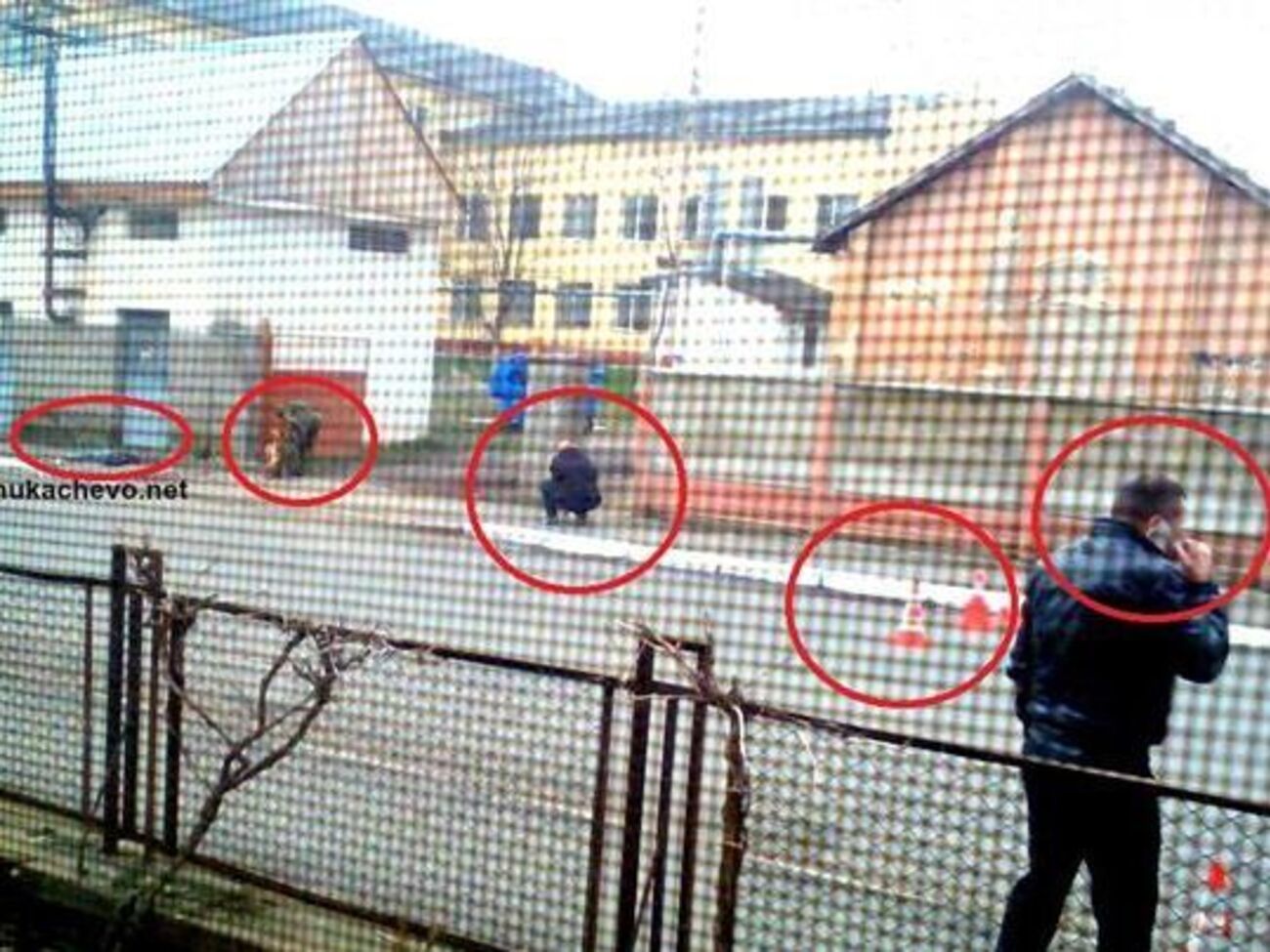 Пострадавшего в результате стрельбы в Мукачево с огнестрельным ранением правого бедра доставили в реанимацию