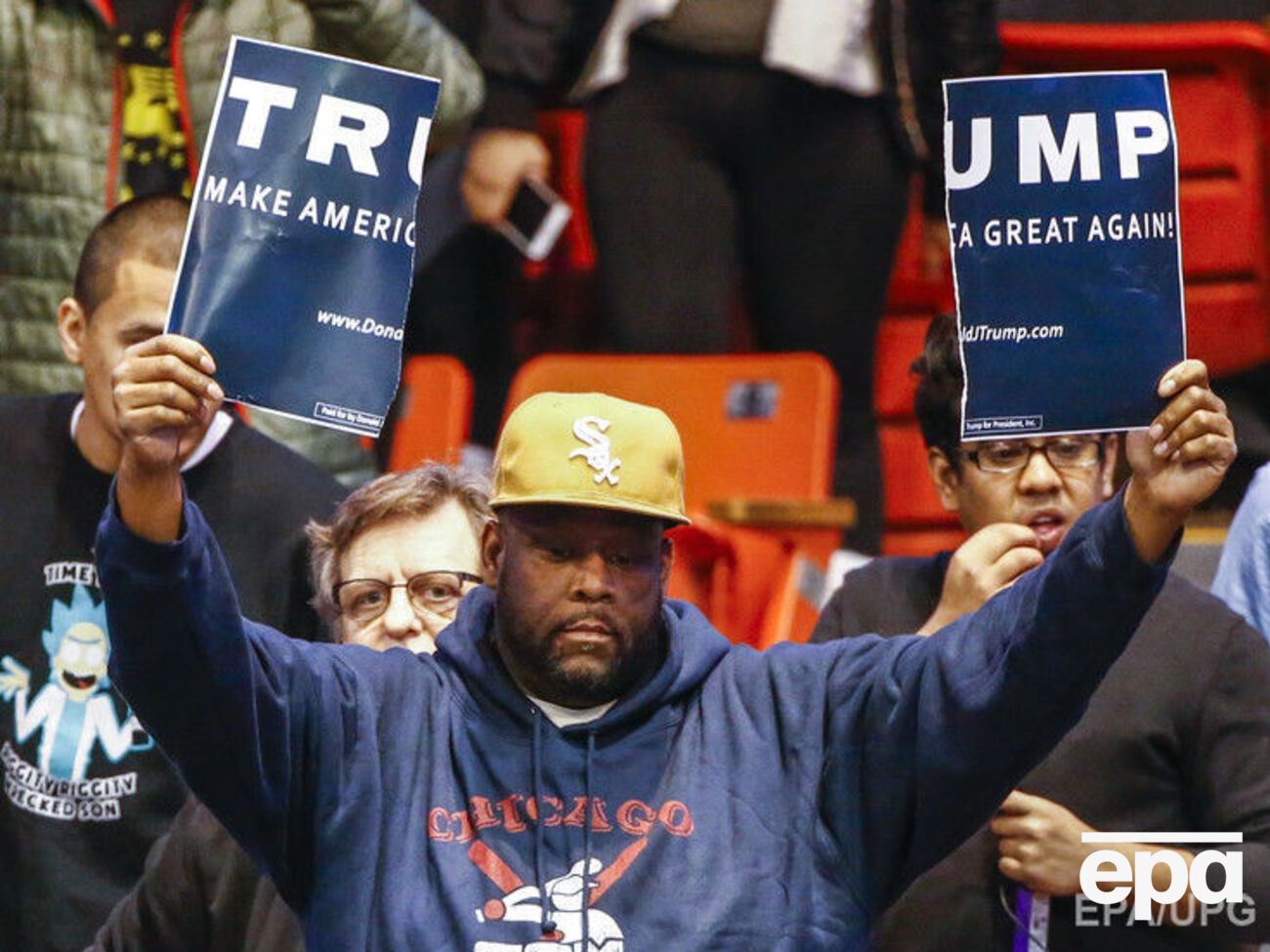 Кампанию Трампа сопровождают акции протеста