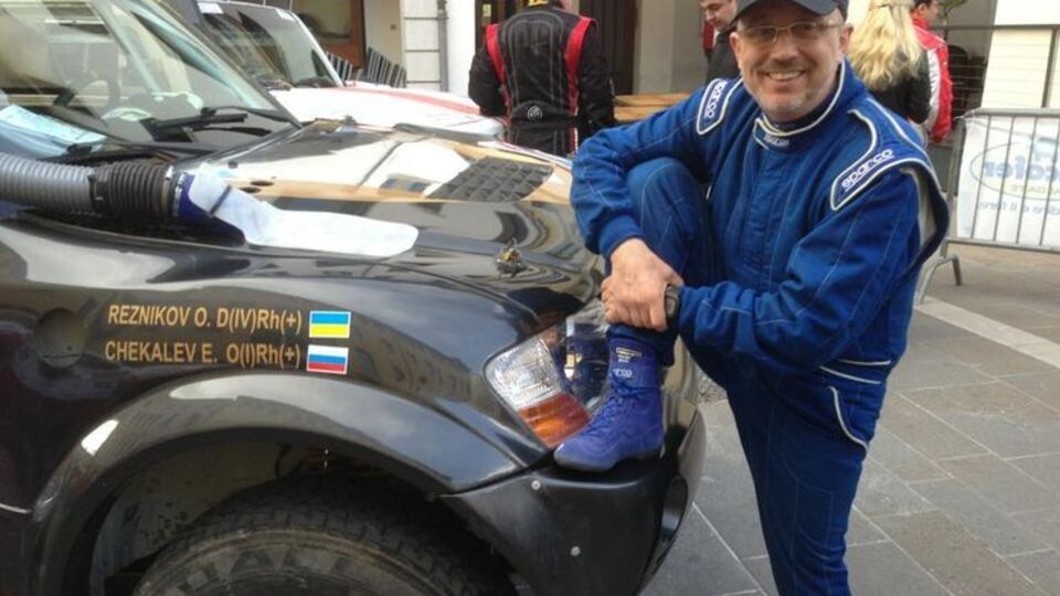 Резников не смог избежать аварии, хотя является мастером спорта по автогонкам