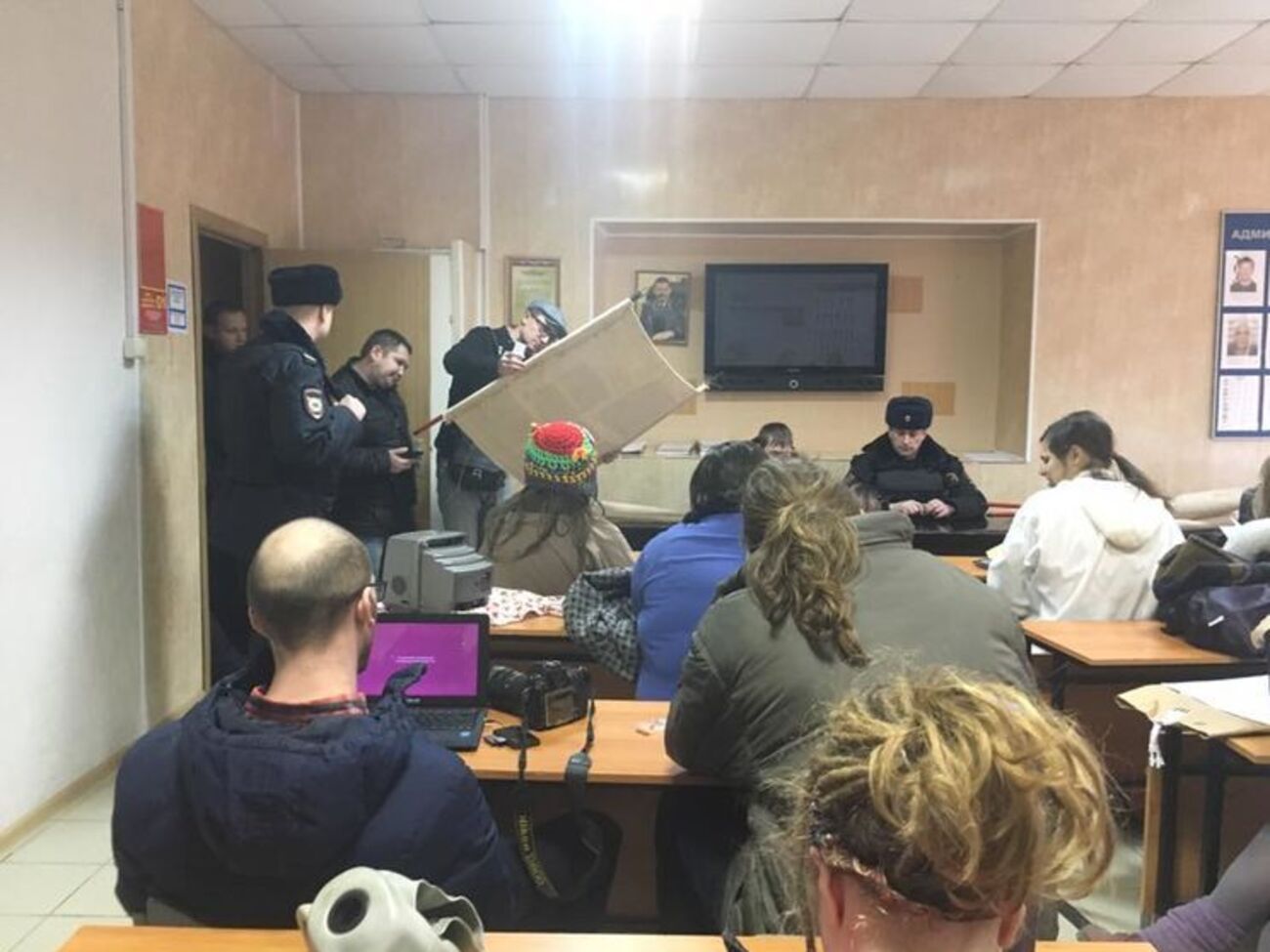 Причин задержания московским художникам в полиции не озвучили