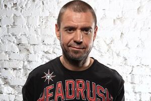 Михалок: Пусть зритель сам решает, кто интересней затянет "Такси" или "Яблони"... Простите меня, что я буду петь свои песни!!!