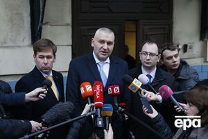 Савченко попросила Фейгина (в центре) больше не задавать "глупых вопросов"