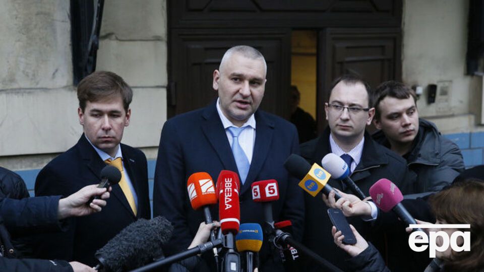 Савченко попросила Фейгина (в центре) больше не задавать "глупых вопросов"