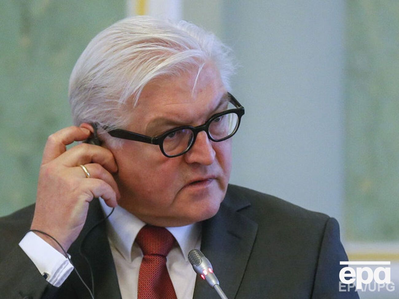 Штайнмайер уверен, что вывод российских войск окажет положительное влияние на переговоры под эгидой ООН
