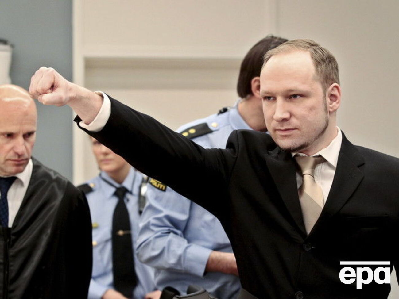 Брейвик судится со страной из-за условий его содержания в тюрьме