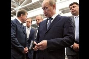 Широкое присутствие в информационной инфраструктуре Украины организаций, напрямую связанных с РФ, способствует уязвимости в киберпространстве, говорится в документе