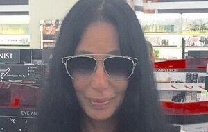 Шер: Вот так в моей семье выглядят 70 и 90 лет. Мама без макияжа