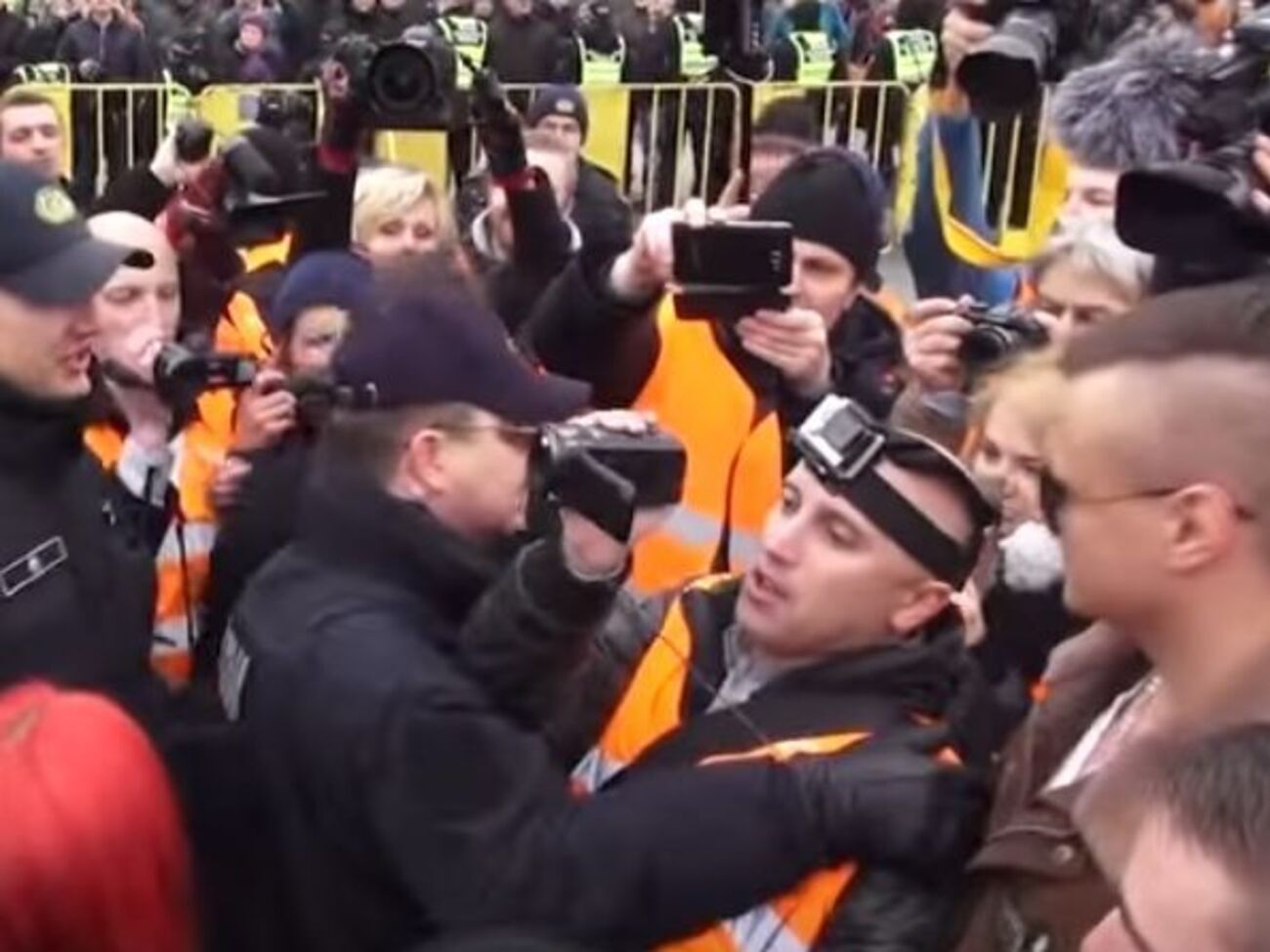 Филлипса задержали в Латвии за нарушение общественного порядка