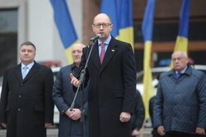 Голос Яценюка позволил Кабмину утвердить двух членов Нацагентства, избранных комиссией